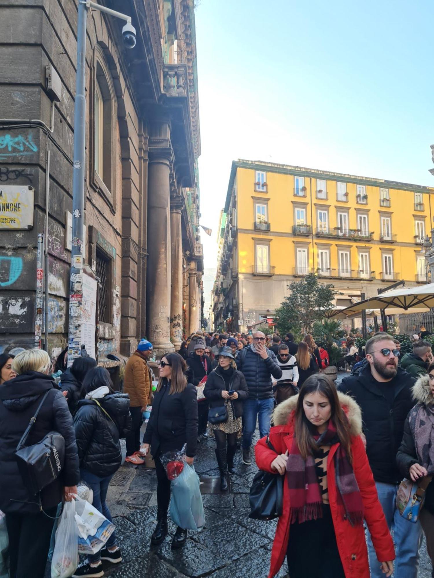 Che Casa 26! Apartment Napoli Bagian luar foto
