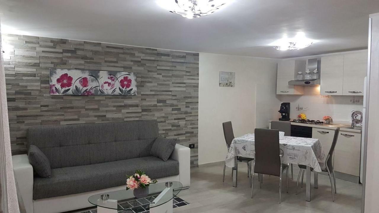 Che Casa 26! Apartment Napoli Bagian luar foto