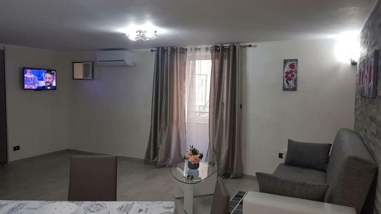 Che Casa 26! Apartment Napoli Bagian luar foto